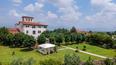 Toscana Immobiliare - Esta espléndida villa neoclásica fue construida en las colinas de Montalbano en la segunda mitad del siglo XVIII