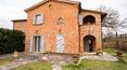Toscana Immobiliare - Casale ristrutturato con annesso, terreno e vista sulla campagna toscana