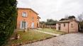 Toscana Immobiliare -  La proprietà in vendita è composta dal casale, da un annesso, da un ampio resede e da un terreno di 7000 mq