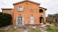 Toscana Immobiliare - The farmhouse has been renovated and extended with fine finishes and traditional Tuscan materials