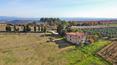 Toscana Immobiliare - Casale con annessi e terreno in vendita a Trequanda
