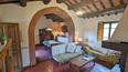 Toscana Immobiliare - Casa rural con vistas panorámicas al lago Trasimeno, parque y olivar en Umbría