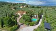 Toscana Immobiliare - Magnifica villa storica con annessi e piscine private in Toscana