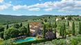 Toscana Immobiliare - Il bellissimo e ben curato giardino all'italiana dispone di un gazebo, un’area barbecue e 2 piscine a cloro