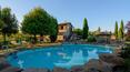 Toscana Immobiliare - Le jardin à l'italienne, beau et bien entretenu, dispose d'un gazebo, d'une zone de barbecue et de deux piscines