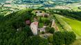 Toscana Immobiliare - Antica proprietà toscana in pietra, composta da due abitazioni e un rudere, disposti nella struttura circolare originaria della fortezza