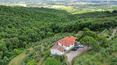 Toscana Immobiliare -  Interessante proprietà immersa nel verde in vendita in una posizione collinare e panoramica, a Ciggiano, nel comune di Civitella in Val di Chiana, Toscana