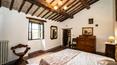 Toscana Immobiliare - Cette charmante propriété toscane en pierre est située à l'intérieur d'un château médiéval datant du XIIIe siècle