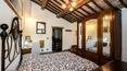 Toscana Immobiliare - Antigua casa de campo restaurada con tres dormitorios, un baño y jardín privado en venta en Arezzo, Toscana