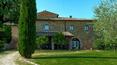Toscana Immobiliare - Il loggiato offre uno spazio molto piacevole dove rinfrescarsi all’ombra nelle giornate estive