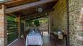 Toscana Immobiliare -  Domaine de 12 hectares de vignes, cave, villa, dépendance et piscine à vendre près d'Arezzo, en Toscane