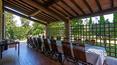 Toscana Immobiliare - The loggia offers a very pleasant space to cool off in the shade on summer days