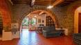 Toscana Immobiliare - Finca con 12 hectáreas de viñedos, bodega, villa, dependencias y piscina en venta cerca de Arezzo, Toscana