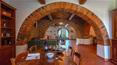 Toscana Immobiliare - Bauernhaus mit Weinbergen zu verkaufen in der Nähe von Arezzo, Toskana
