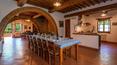 Toscana Immobiliare - Luxuriöses Anwesen aus dem Jahr 1400 mit Hauptvilla, Nebengebäude, Schwimmbad und 12 Hektar Weinbergen mit Weinkeller