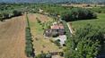 Toscana Immobiliare -  Villa ristrutturata con giardino e piccolo oliveto in vendita nella campagna toscana