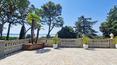 Toscana Immobiliare - Questa lussuosa residenza risalente agli anni '50 presenta una notevole architettura Art Nouveau