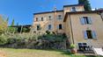 Toscana Immobiliare - Prestigious farmhouse with garden, panoramic swimming pool and annexes for sale in the province of Arezzo