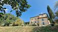 Toscana Immobiliare - Incantevole casale di lusso in vendita in un piccolo borghetto in collina nella scenografica campagna toscana