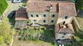 Toscana Immobiliare - The prestigious farmhouse is surrounded by one hectare of well-kept land with a spacious swimming pool