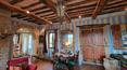 Toscana Immobiliare -  Luxuriöses Bauernhaus mit Garten, Panoramaschwimmbad und Nebengebäuden in der Provinz Arezzo zu verkaufen