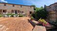 Toscana Immobiliare - Antica proprietà di lusso con piscina, villa e dépendance in Toscana