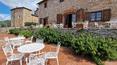 Toscana Immobiliare - L'antica proprietà è composta da una villa padronale, un edificio adiacente e un giardino con piscina