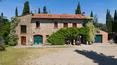 Toscana Immobiliare - Das Anwesen umfasst mehrere Wohnungen, den Weinkeller, verschiedene Lagerräume und ein renovierungsbedürftiges Bauernhaus