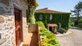 Toscana Immobiliare - Les deux bâtiments principaux abritent les appartements de la ferme, la cave à vin et divers locaux de stockage