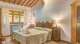 Toscana Immobiliare - Bauernhof mit Bauernhaus, Nebengebäuden, Schwimmbad und 23 ha Land in der Toskana zu verkaufen