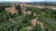 Toscana Immobiliare - Casa colonica in vendita nella campagna toscana, ai margini del paese di Bettolle
