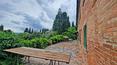 Toscana Immobiliare - Ristrutturata con cura e passione, la villa di circa 330 mq è suddivisa in 2 appartamenti indipendenti