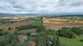Toscana Immobiliare -  Proprietà da ristrutturare in vendita nello scenario mozzafiato della campagna toscana