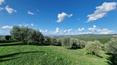 Toscana Immobiliare - La proprietà offre bellissimi scorci panoramici sulla campagna circostante e sul lago Trasimeno