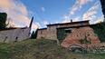 Toscana Immobiliare - This charming 17th century farmhouse is located in the heart of Tuscany, a few steps from Chiusi