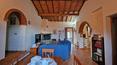 Toscana Immobiliare -  Esta encantadora casa de campo del siglo XVII se encuentra en el corazón de la Toscana, a pocos pasos de Chiusi