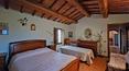 Toscana Immobiliare - Cette charmante ferme du XVIIe siècle est située au cœur de la Toscane, à quelques pas de Chiusi