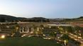 Toscana Immobiliare - Von der Terrasse der Villa genießt man einen Panoramablick über die toskanische Landschaft und die Stadt Massa Marittima
