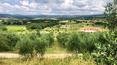 Toscana Immobiliare - La proprietà è stata ristrutturata conservando le caratteristiche toscane, come l’architettura in pietra, gli affreschi e il marmo