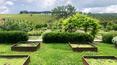 Toscana Immobiliare -  La maravillosa piscina con zona para tomar el sol es perfecta para disfrutar de unos momentos de relax en un paisaje único
