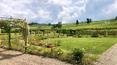 Toscana Immobiliare - La villa principale è composta da grandi saloni con camino, una reception, un ristorante e 5 camere da letto con bagno en-suite