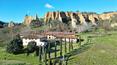 Toscana Immobiliare - Podere immerso nel cuore di uno dei paesaggi più straordinari e caratteristici della Toscana