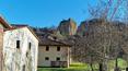 Toscana Immobiliare - La tipica tenuta toscana comprende una villa padronale, un casolare e vari annessi e capannoni da ristrutturare