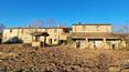 Toscana Immobiliare - La proprietà confina da tutti i lati con il pittoresco borgo de Il Borro