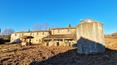 Toscana Immobiliare - Farmhouse to be restored for sale in the province of Arezzo
