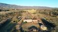 Toscana Immobiliare - Casale da ristrutturare con fienile, annessi e 24 ha di terreno in vendita in Toscana