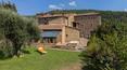Toscana Immobiliare - Agriturismo con piscina e terreni  in vendita ad Arezzo