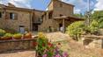 Toscana Immobiliare - Agriturismo con piscina e terreni  in vendita ad Arezzo