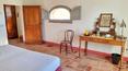 Toscana Immobiliare - Elegantes Bauernhaus aus dem 19. Jahrhundert mit Nebengebäude, Panoramaschwimmbad und 15 ha Land in Montalcino zu verkaufen