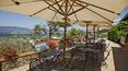 Toscana Immobiliare - Agriturismo con casale, vari annessi, ristorante, piscina e 8 ha di terreno in vendita in posizione panoramica a Reggello, vicino Firenze, Toscana
